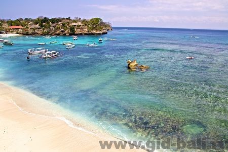 Пляж Mushroom Bay на острове Лембонган